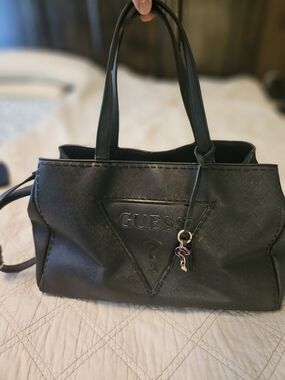 GUESS Black Logo Tote Bag - Sleek Everyday Handbag